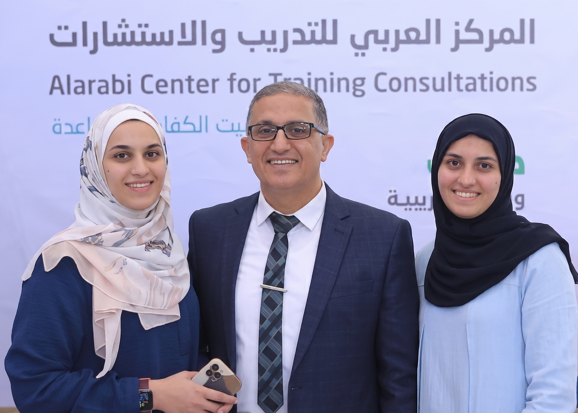 رحل ليلحق بـ"أقماره السبعة".. منصات التواصل تنعى الطبيب الصابر جمال نعيم