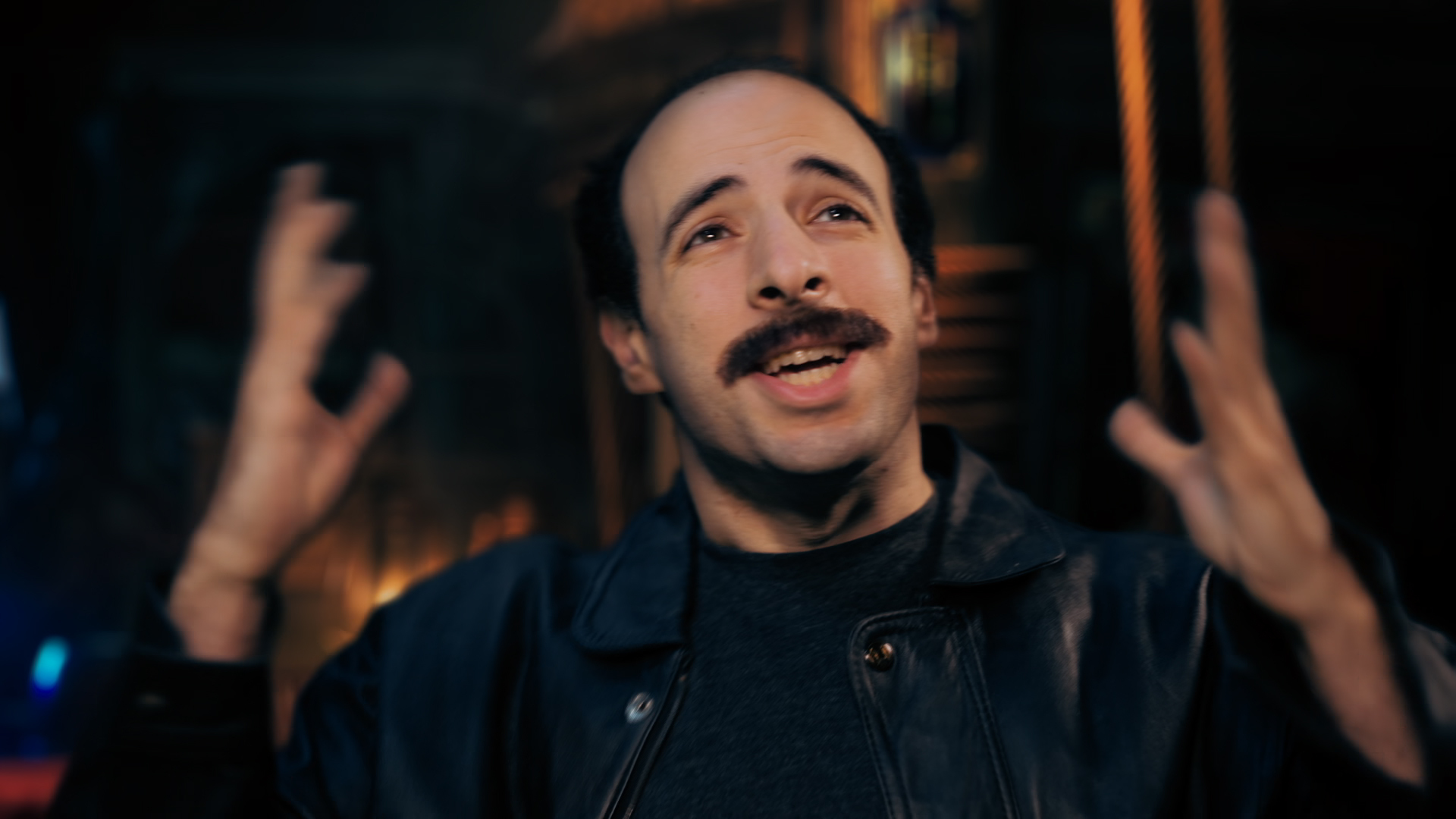الدحيح يكشف كواليس ما يحدث في بيت الأسد