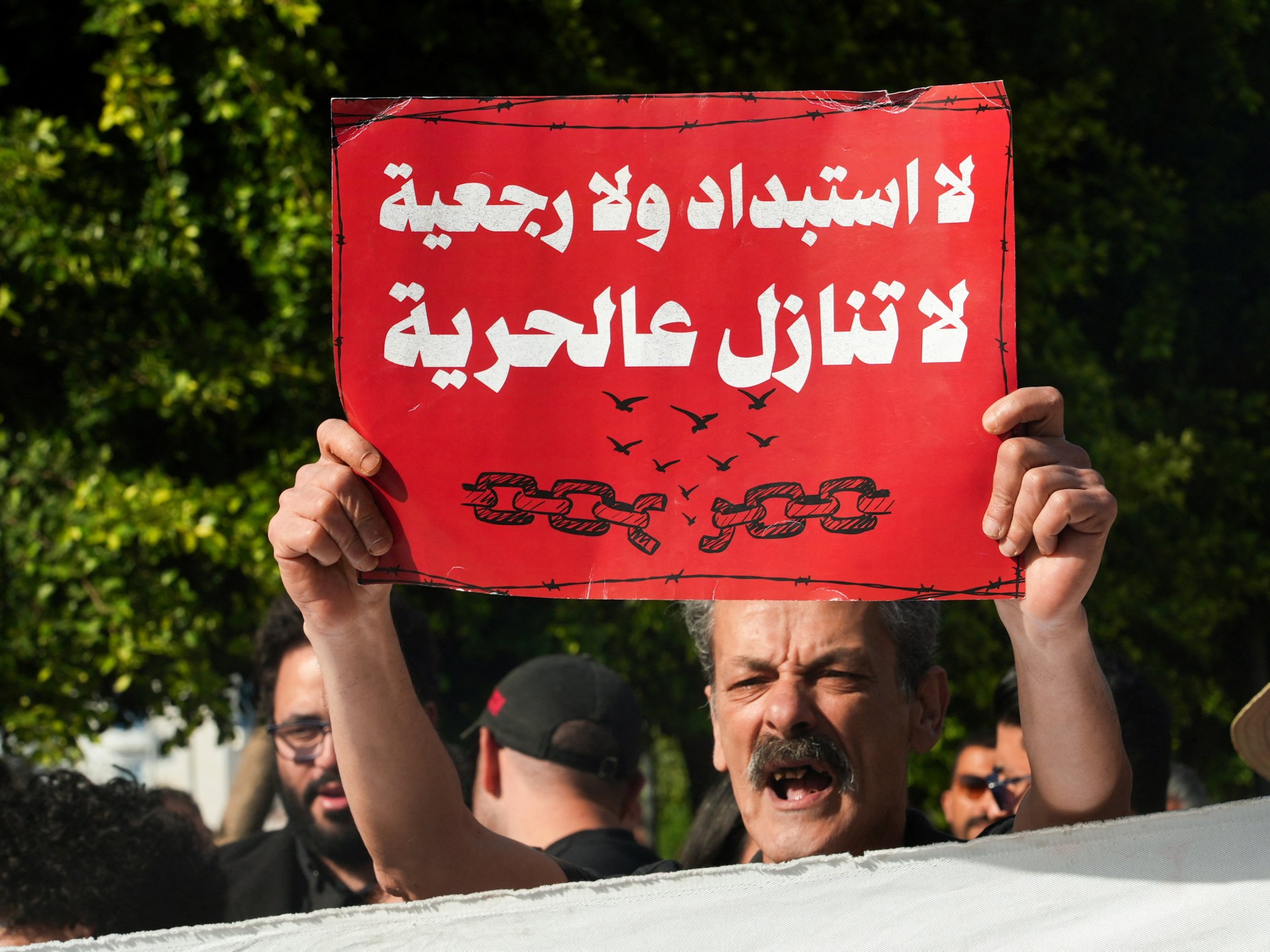 هل تعمق أحكام "الجهاز السري" في تونس انسداد الأفق السياسي؟