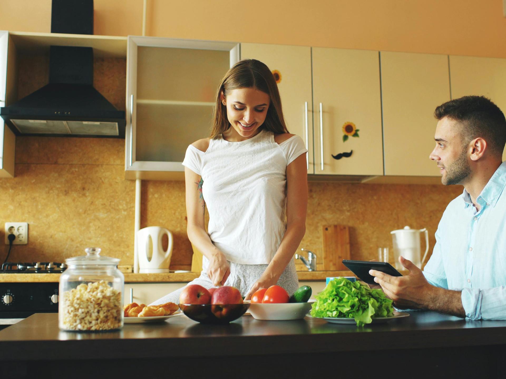 حين تهتز صورة الجسد.. كيف تؤثر المقارنات الرقمية على العلاقة الزوجية؟